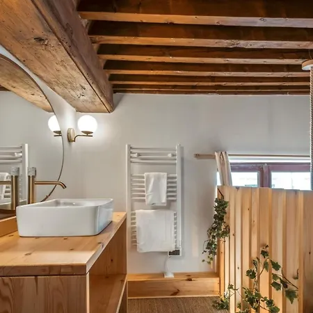 The Royal Romantic - Sauna - 2p * Lyon